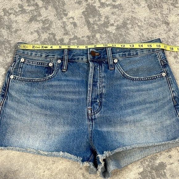 Madewell Relaxed Denim Shorts Button Fly Cut Off Cheeky Split Hem Sz 29 - Picture 9 of 14